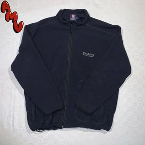 Vintage Fleece Zipper - Vintage Fleece Zipper.                                                                     Size tag XL                                                                                Fits like XL                                                                               Skick 10/10                                                                       Modellen är 185cm lång. Mer finns på sidan, skriv vid ytterligare frågor eller funderingar♻️🔌 Priser går alltid att diskuteras!