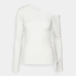 Tröja från Gina  - Aldrig använd, nyskick. Köparen står för frakt💗💗