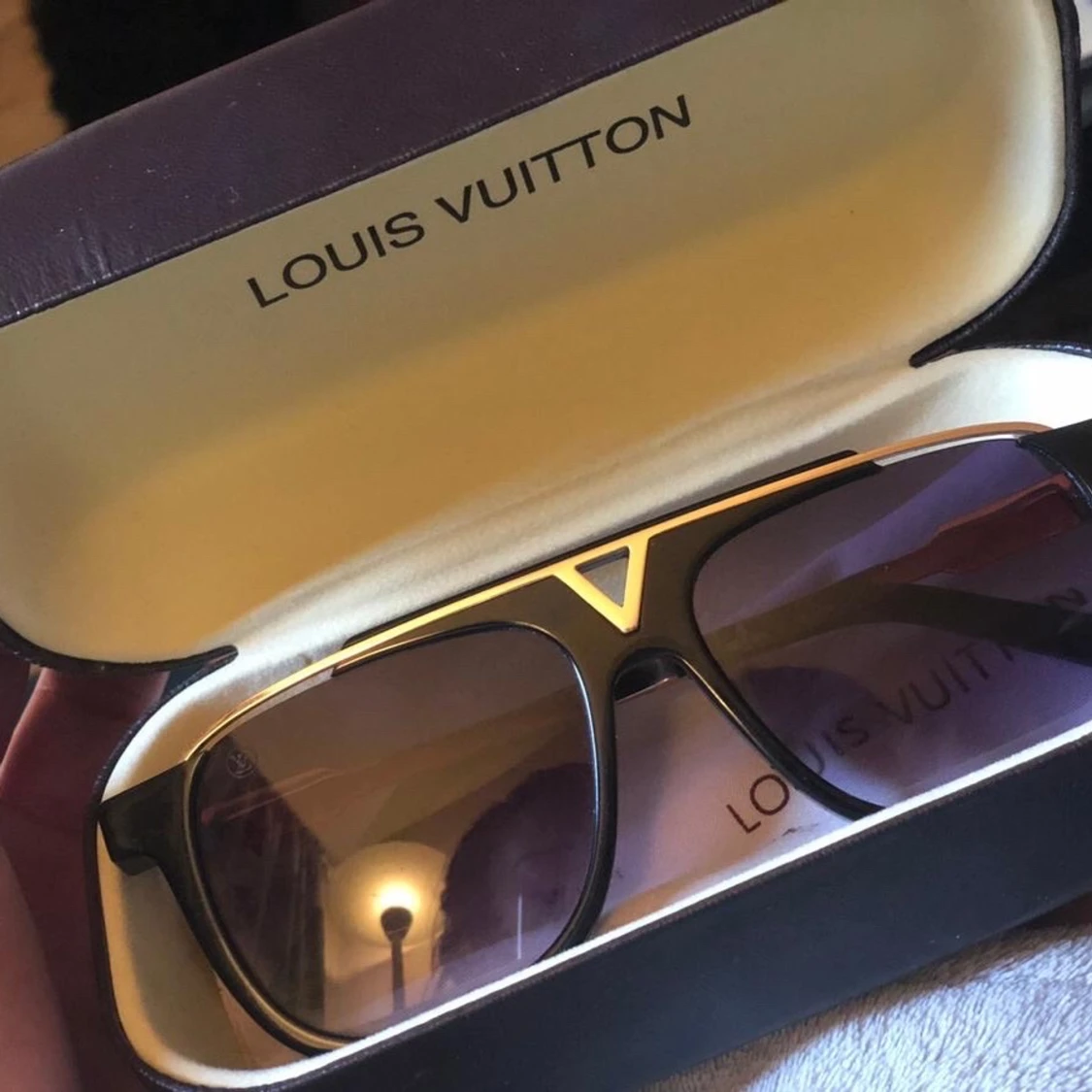 Louis Vuitton solglasögon  - 90