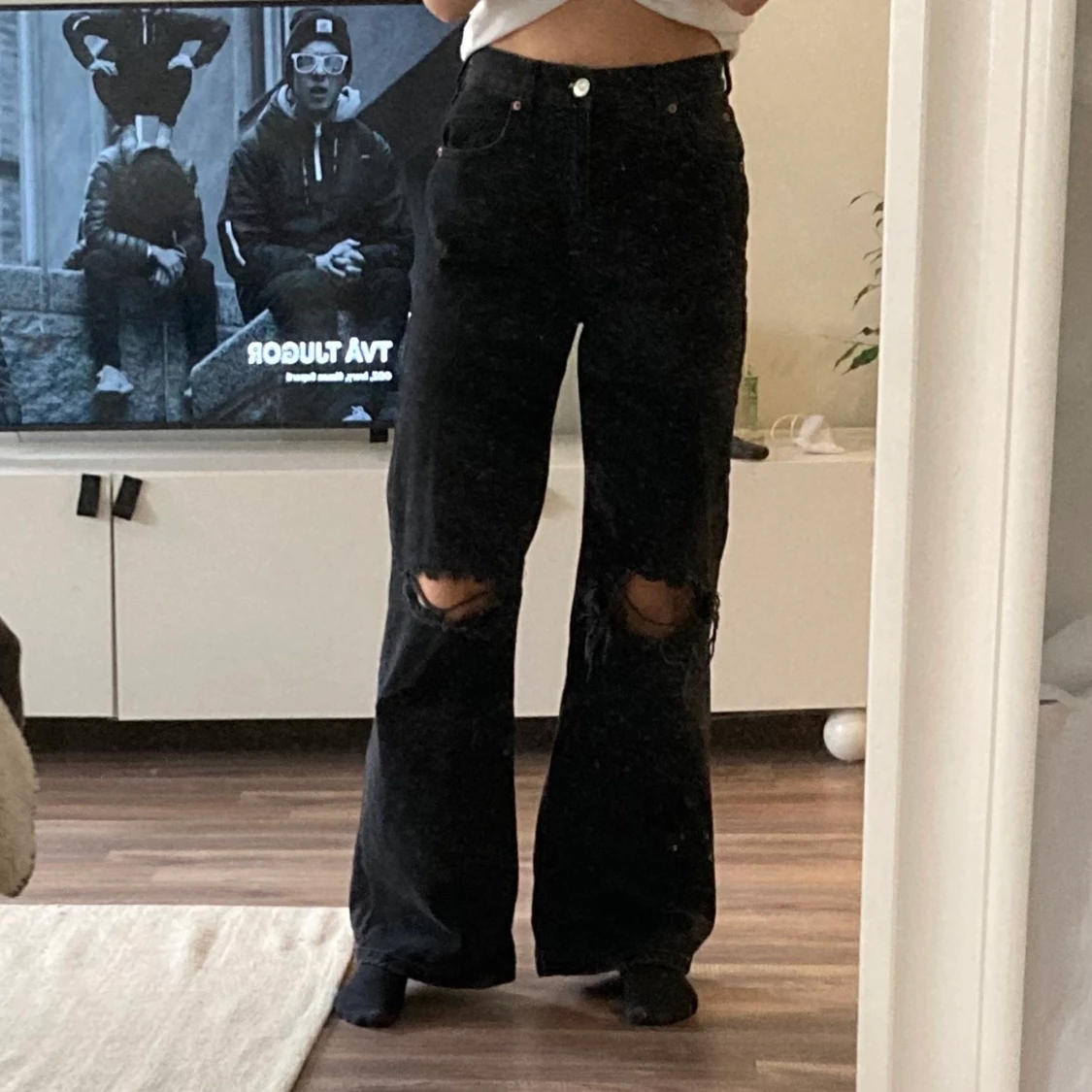 Svarta utsvängda jeans  - 91