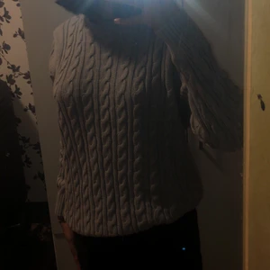 Lager 157 - Stickad tröja den sticks inte för stor på mig dock mycket skön nästan aldrig använd 