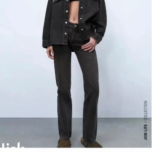 Zara mid rise  - Zara mid Rise jeans, super bra skick! Helt slutsålda på hemsidan 