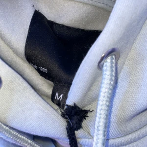 Hoodie - Hoodie i turkos färg, aldrig använd då jag inte tyckte om färgen. Lappen sitter kvar men den är M men jag som har S passar den perfekt😍