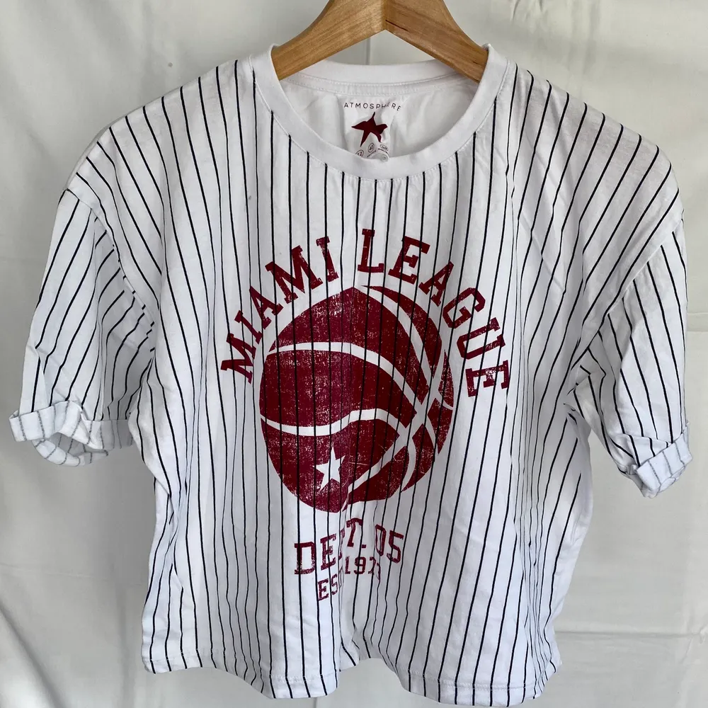 Miami league dept. 05 EST 1973 sparsamt använd. T-shirts.
