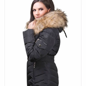 Säljer nu min snygga vinterjacka! - Säljer nu denna jackan som ej kommit till användning bra material och hållbar. Använd några fåtal gånger:)❄️