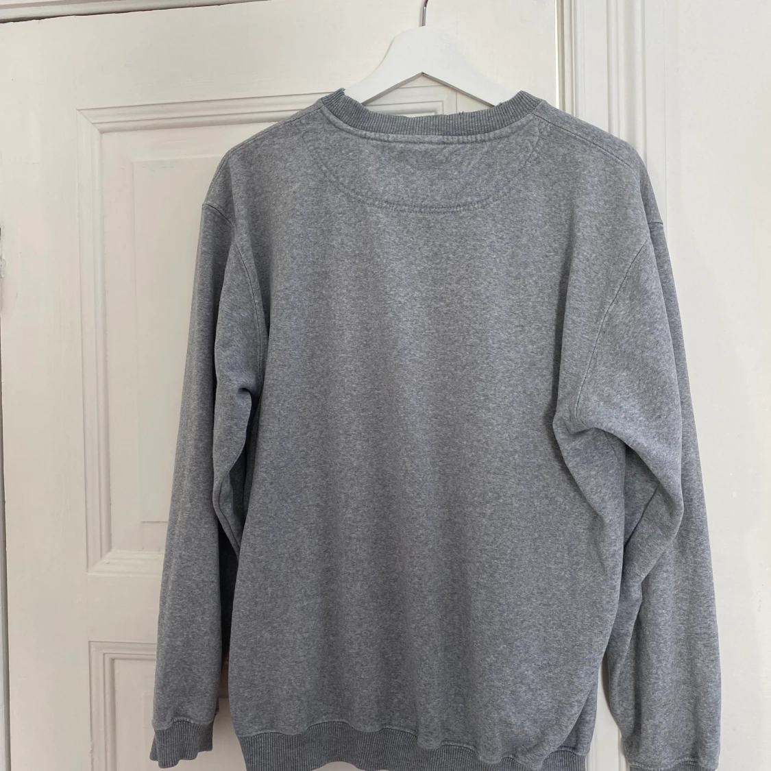 Collegetröja i storlek M - 90