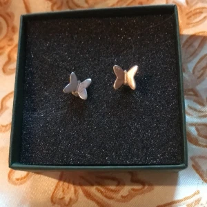 Örhången fjäril - Äkta silver