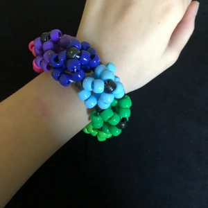 Rainbow kandi cuff - Regnbågsfärgat kandi armband! Köparen står för frakten🏳️‍🌈