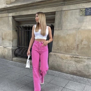 Zara jeans - Använda ett par fåtal gånger så i väldigt bra skick. Strl 36💓köparen står för frakt. Om fler är intresserade så är det högst bud som gäller