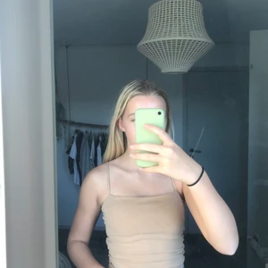 Topp från Gina tricot  - Säljer detta linne från Gina tricot💓 då den inte kommer till användning, köparen står för frakt