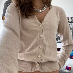 Kofta  - Beige kofta med knappar, i fint skick ❤️