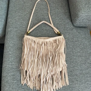  Väska - Söt ljusrosa-färgad väska 45kr +frakt 