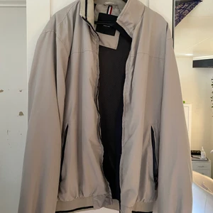 Beige jacka - Beige jacka i bra skick💕