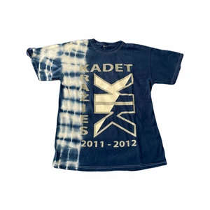 Vintage tee - Tjockt material, 100% bomull. Kolla gärna in mina andra annonser, erbjuder alltid samfrakt och mängdrabatt❣️😁