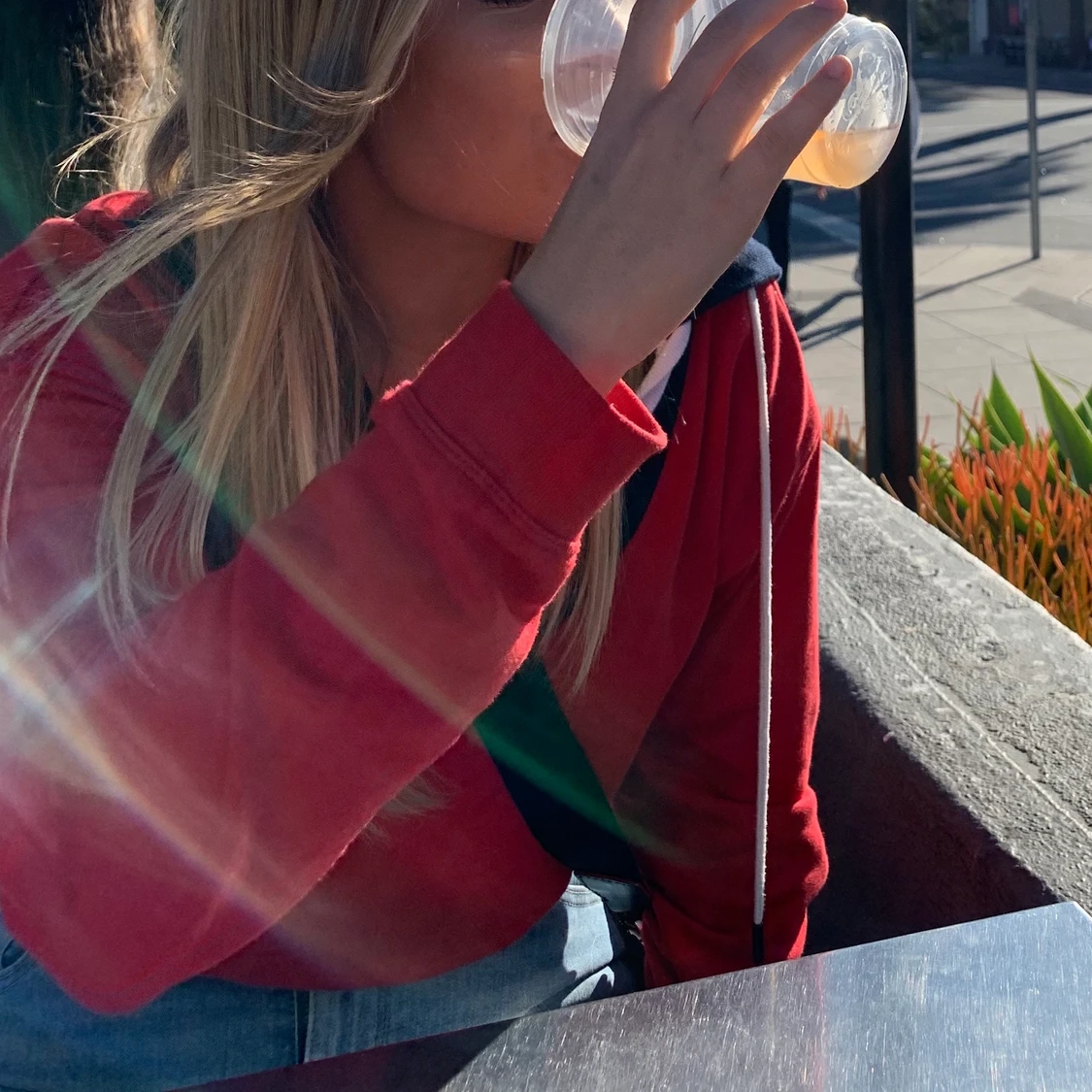 Croppad röd Tommy Hilfinger sweatshirt  - 91