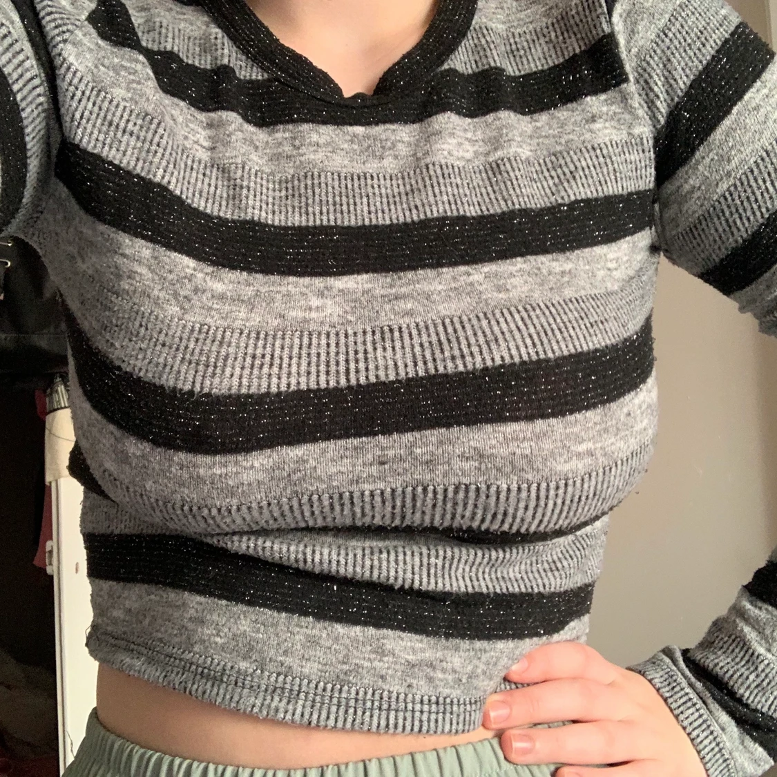 Svart/grå randig tröja  - 90