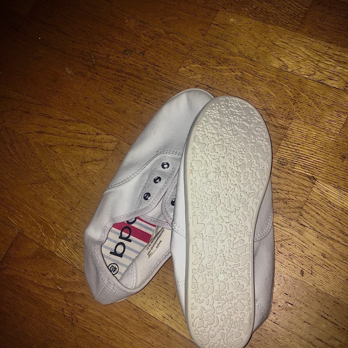 Helt nya oanvända skor - 90