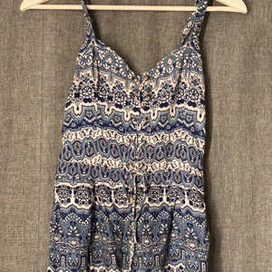Hollister byxdress - Hollister byxdress i mycket bra skick