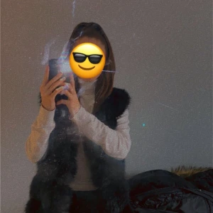 Päls väst  - Päls väst i stolek S men skulle kunna passa M också. Inna slitarcke elle nått.