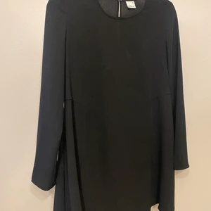 Svart klänning - Svart klänning från Gina tricot. Stl 36. Använd ett fåtal gånger. 