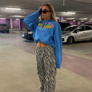 Milkyway Hoodie - Säljer en likadan hoodie som på bilden i storlek small.