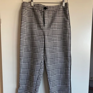 Kostymbyxor Kappahl 34 - Så himla fina kostymbyxor. 7/8-längd på mig som är 175 cm. Kanonskick! 