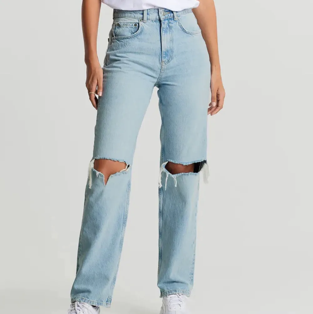 Säljer dessa 2 par super snygga jeans då dom är förstora för mej. Endast använda någon enstaka gång så båda är i nyskick. Köp ett par för 300kr eller båda för 500kr.. Jeans & Byxor.