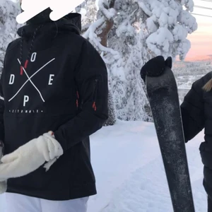 Dope jacka  - Säljer min dope jacka pga att den blivit för liten. Den är i dammodell och den blev snålt använd förra säsongen. Inte defekter eller liknande utan den är i väldigt gott skick. Skriv privat för egna bilder! 