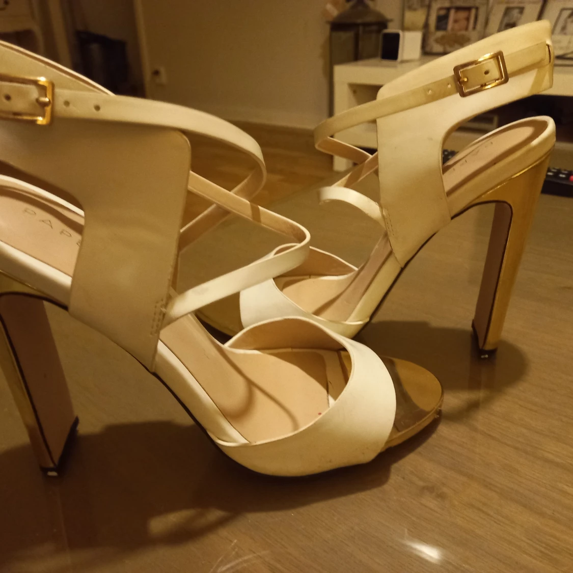 Vit klackskor storlek 38