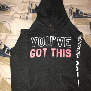 St till 12-14år - Den passar för nån som är 12 till 14år och den är varm