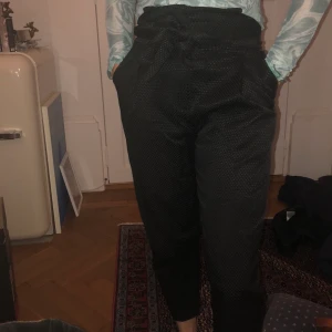 Kostymbyxor - Köpt dem på Lindex. Minns ej vad de kostade men nånstans mellan 400-600. Storlek 38.