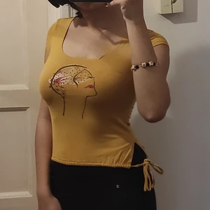 Fint top - T shirt som har blivit för small