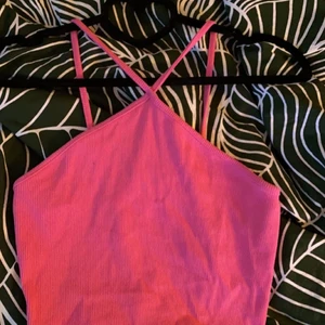 Linne - Säljer de populära linne ifrån Zara. Storlek M men passar även S💕använd max 2 gånger