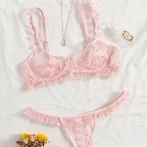 Rosa underkläder💗 - Säljer detta settet ifrån shein. Aldrig andvänd eller testad på då jag fått en liknande sett. Frakt ingår inte<3💗