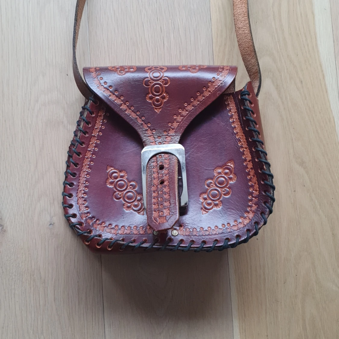 Superfin väska med fina detaljer  - 90