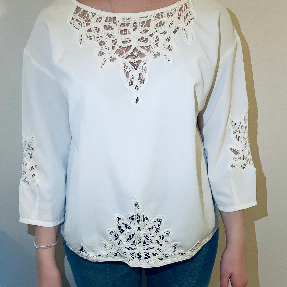 Vacker blus från Wera med underbar rygg 