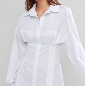 Skjortklänning Zara - Säljer denna superfina skjortklänning från zara, köpte den på plick men var tyvärr stor på mig. Storlek XS men passar nog S också. Som ny! Möts i slussen eller postas😊