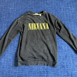 Nirvana tröja - Säljer min älskade nirvana tröja eftersom den blivit för liten