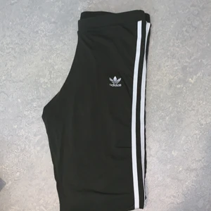 Adidas tights  - Gröna tights i storlek 38 passar S