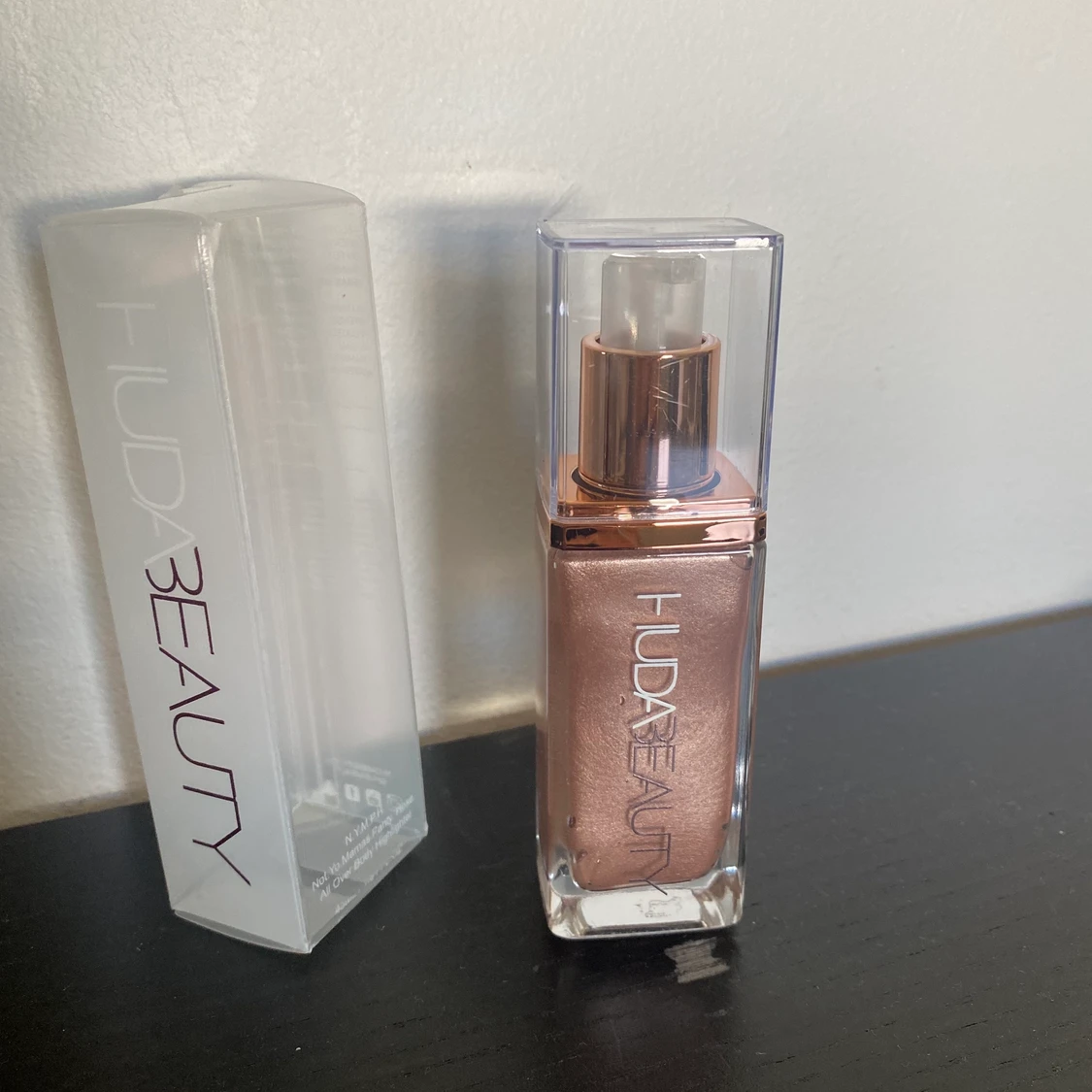 Huda beauty shimmer/highlight
