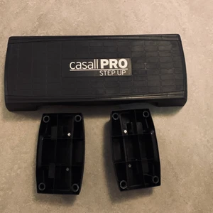 Casall PRO step up - Casall PRO step up, Helt ny! Går att höja. Nypris: 1780kr, Mitt pris: 1100kr.  Kolla gärna in mina andra inlägg, Vid intresse av fler varor så fixar jag ett bra paketpris! 