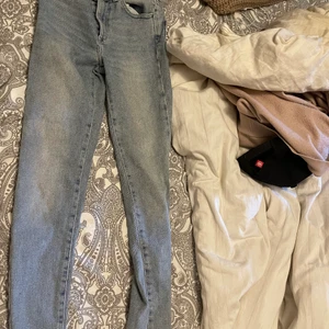 Bikbok jeans  - Betalning sker via swish. Köparen betalar frakt!