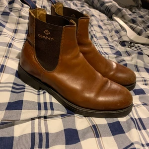 Gant  - Fräsch gant skor använ 3 gånger  ny frus 3200kr mitt pris 740kr 