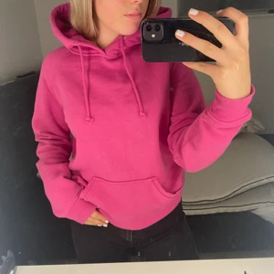 Hoodie BikBok - Superfin hoodie från BikBok, finns inte i färgen längre. Andvänd mycket men kommer ej till användning längre och därför den säljs. Storlek XS men passar mig som vanligafall använder S. Köparen står för frakt, för frågor skriv privat💕💕