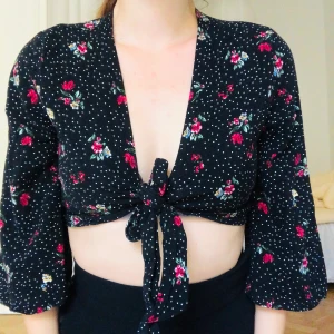 Croppad knytblus - Primark 🌻 - Så fin croppad knutblus 🌻🌻