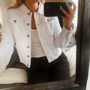 Vit jeansjacka - Storlek S, aldrig använd!