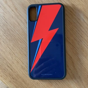 Mobilskal packat upp inte använt  - Blåt mobilskal med en röd blixt ⚡️ 
