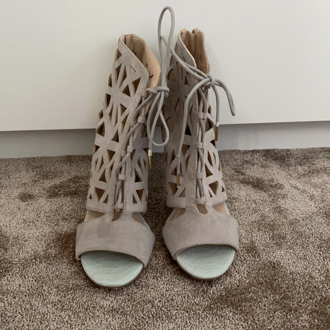 Oanvända skor, storlek 37