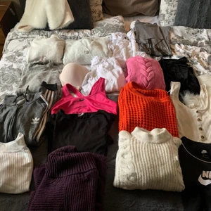 Paket kläder! - Säljer en del av min garderob, mycket fina kläder & sällan använda! Om du vill köpa något styckvis får du bild och pris privat