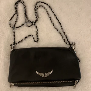 Zadig Voltaire väska  - Aldrog använd jätte fint skick säljer då den inte kommer till användning 